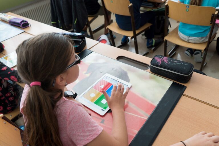Ausstattung mit digitalen Endgeräten zu Schulbeginn in Frage gestellt